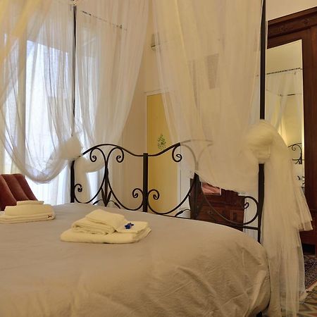 パレルモ Real Teatro Umberto I Bed & Breakfast エクステリア 写真