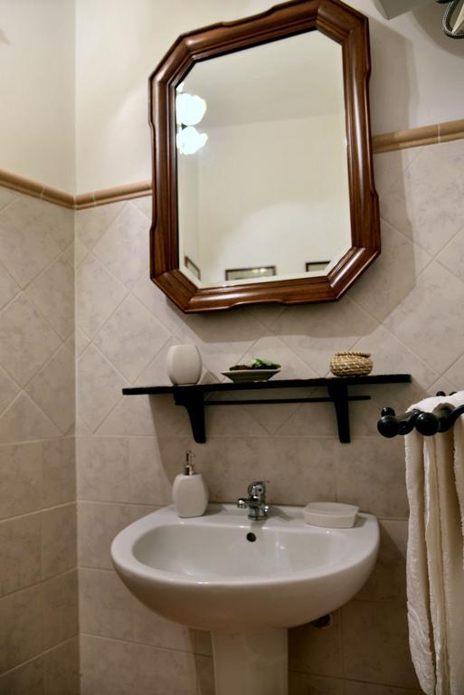 パレルモ Real Teatro Umberto I Bed & Breakfast エクステリア 写真