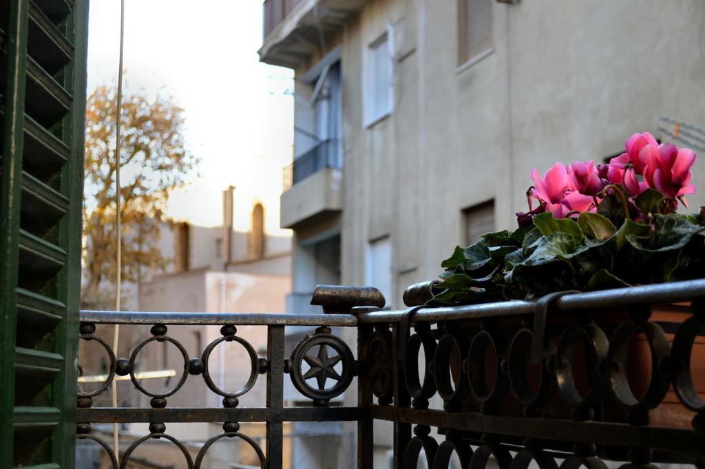 パレルモ Real Teatro Umberto I Bed & Breakfast エクステリア 写真