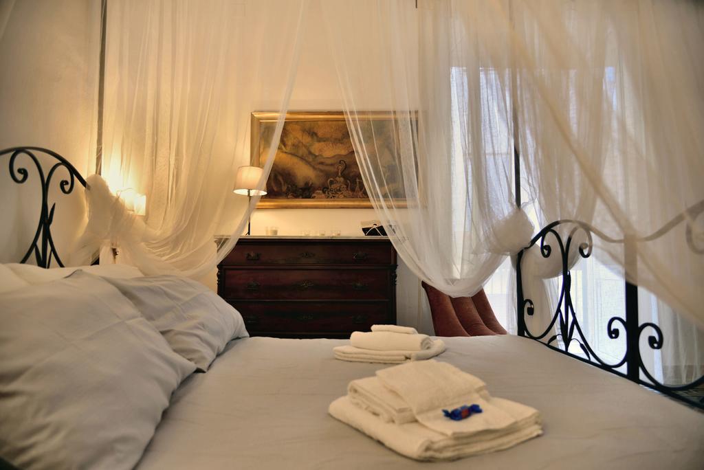 パレルモ Real Teatro Umberto I Bed & Breakfast エクステリア 写真