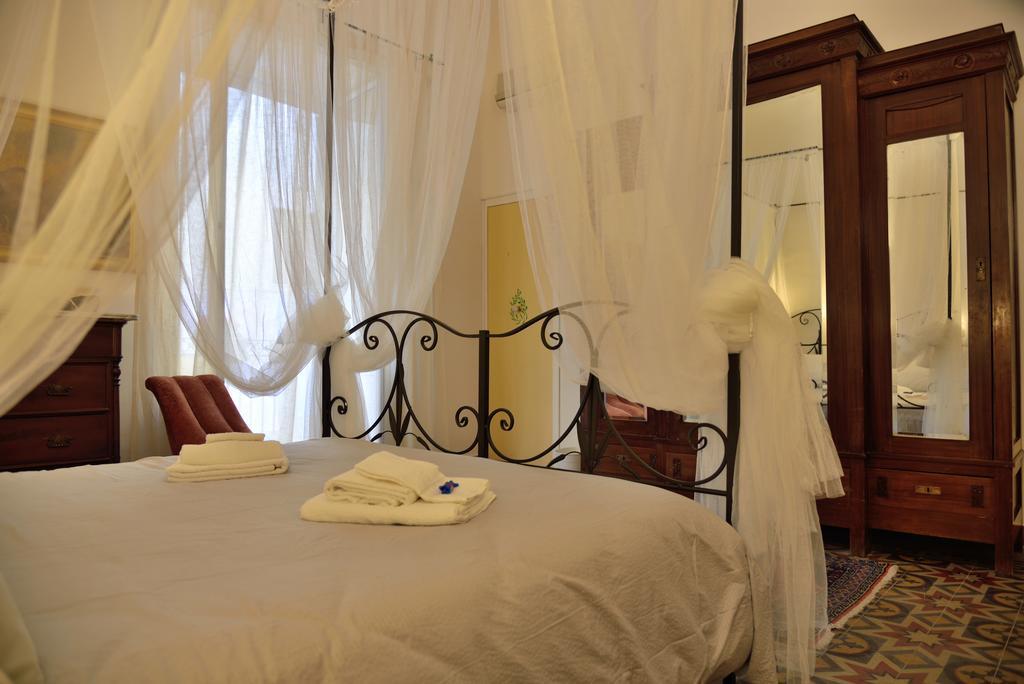 パレルモ Real Teatro Umberto I Bed & Breakfast エクステリア 写真