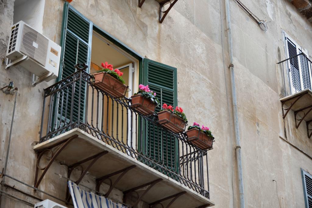 パレルモ Real Teatro Umberto I Bed & Breakfast エクステリア 写真