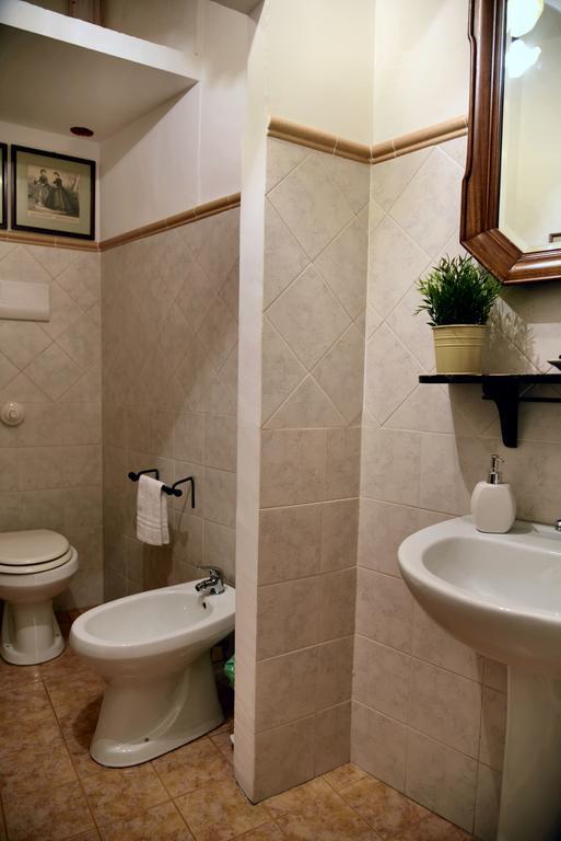 パレルモ Real Teatro Umberto I Bed & Breakfast エクステリア 写真