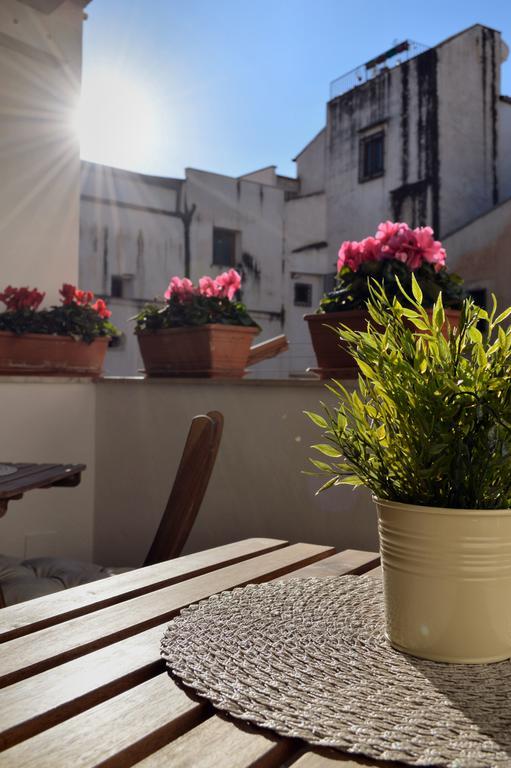 パレルモ Real Teatro Umberto I Bed & Breakfast エクステリア 写真